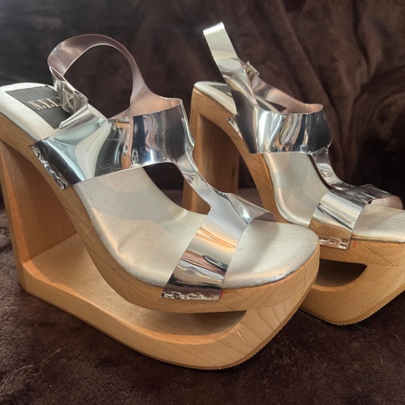 Unique vintage platform sandals from St. Marks Place 8 - Picture 5 of 8